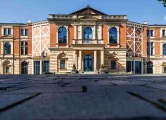 Die erste Ring-Dirigentin Young erhält begeisterten Applaus news-29072024-014148