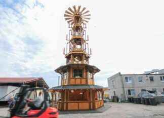 Großer Glühweinstand in Sachsen-Anhalt: Weihnachtspyramide im Mittelpunkt news-16082024-054325