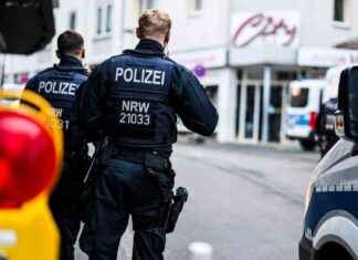 Drei Tote bei Attacke in Solingen: Täter flüchtig news-24082024-121013