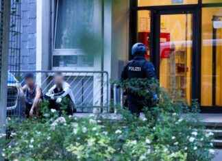 Polizei nimmt Mann bei Einsatz in Flüchtlingsheim in Solingen fest news-25082024-000408