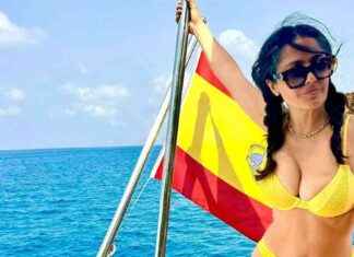 Salma Hayek zeigt stolz graue Haare am Strand news-28082024-002933