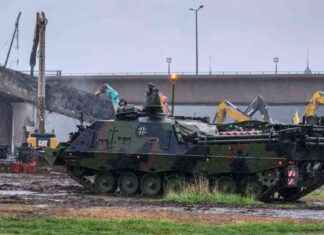 Bundeswehr Bergepanzer unterstützt bei Bergung der Carolabrücke in Dresden news-14092024-095209