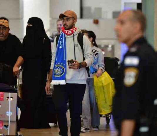 Fußballfans fliehen aus Amsterdam nach antisemitischen Angriffen news-09112024-162917