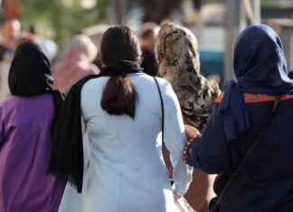 Kopftuchgesetz im Iran vorerst gestoppt: Was bedeutet das für Frauenrechte? kopftuchgesetz-im-ran-vorerst-gestoppt-was-bedeutet-das-fr-frauenrechte